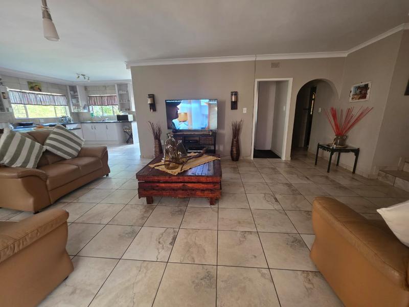 4 Bedroom Property for Sale in Helikonpark Gauteng