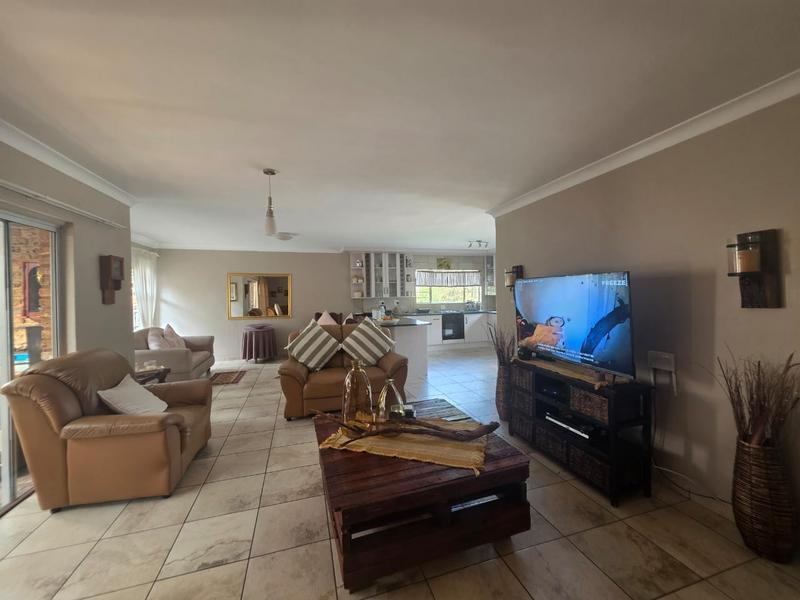4 Bedroom Property for Sale in Helikonpark Gauteng