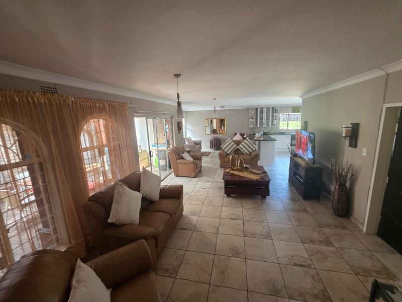 4 Bedroom Property for Sale in Helikonpark Gauteng