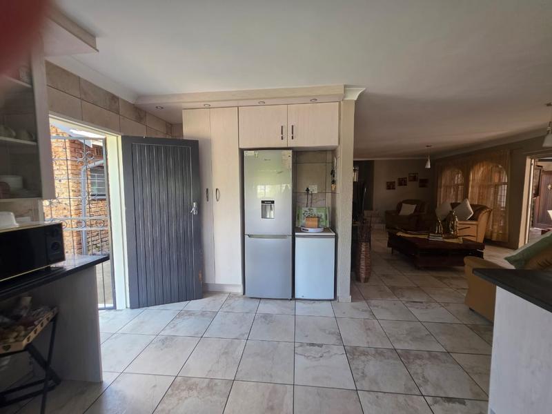 4 Bedroom Property for Sale in Helikonpark Gauteng