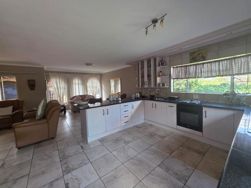 4 Bedroom Property for Sale in Helikonpark Gauteng