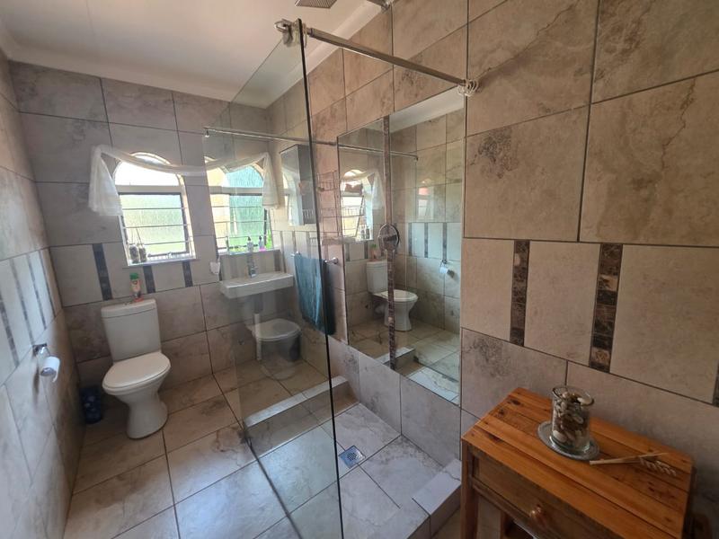 4 Bedroom Property for Sale in Helikonpark Gauteng