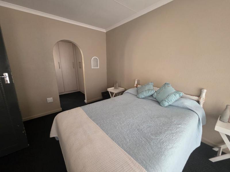 4 Bedroom Property for Sale in Helikonpark Gauteng