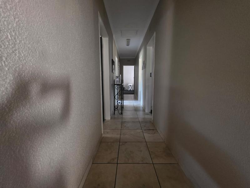 4 Bedroom Property for Sale in Helikonpark Gauteng