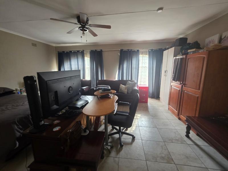 4 Bedroom Property for Sale in Helikonpark Gauteng