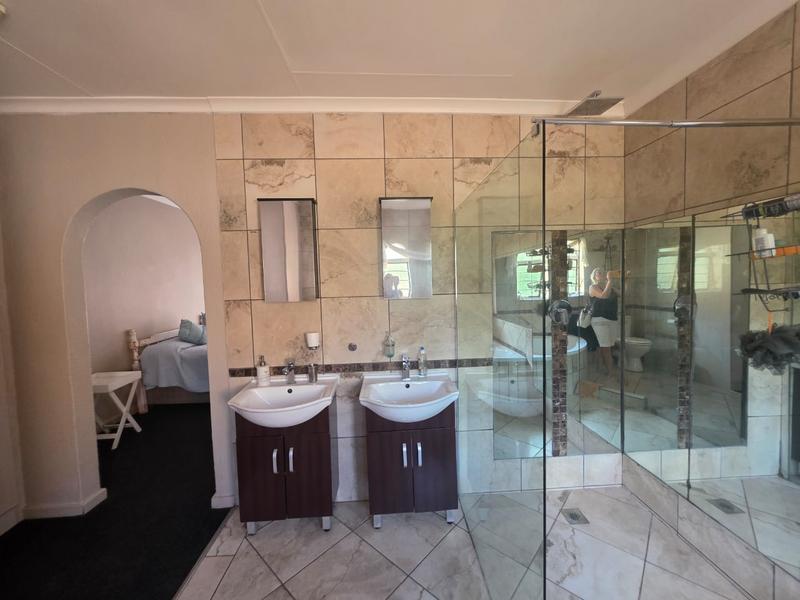4 Bedroom Property for Sale in Helikonpark Gauteng