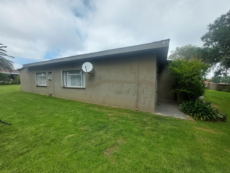 4 Bedroom Property for Sale in Loumarina A H Gauteng