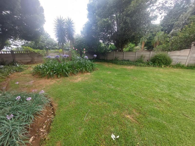 4 Bedroom Property for Sale in Loumarina A H Gauteng