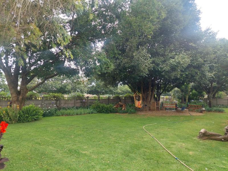 4 Bedroom Property for Sale in Loumarina A H Gauteng