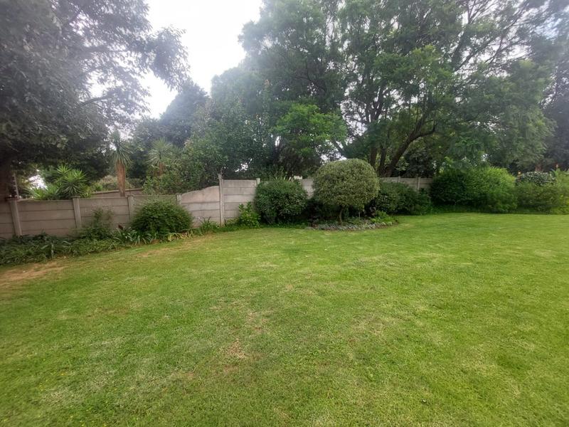 4 Bedroom Property for Sale in Loumarina A H Gauteng