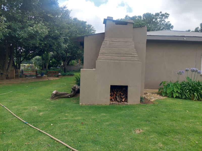 4 Bedroom Property for Sale in Loumarina A H Gauteng
