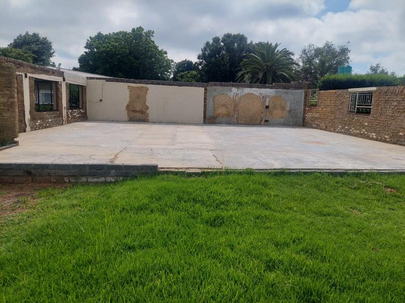 4 Bedroom Property for Sale in Loumarina A H Gauteng