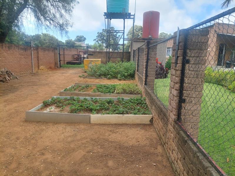 4 Bedroom Property for Sale in Loumarina A H Gauteng