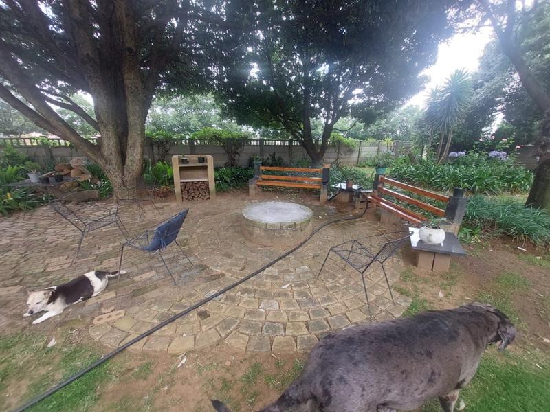 4 Bedroom Property for Sale in Loumarina A H Gauteng