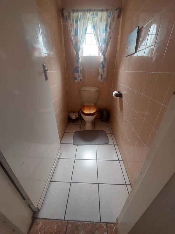 4 Bedroom Property for Sale in Loumarina A H Gauteng