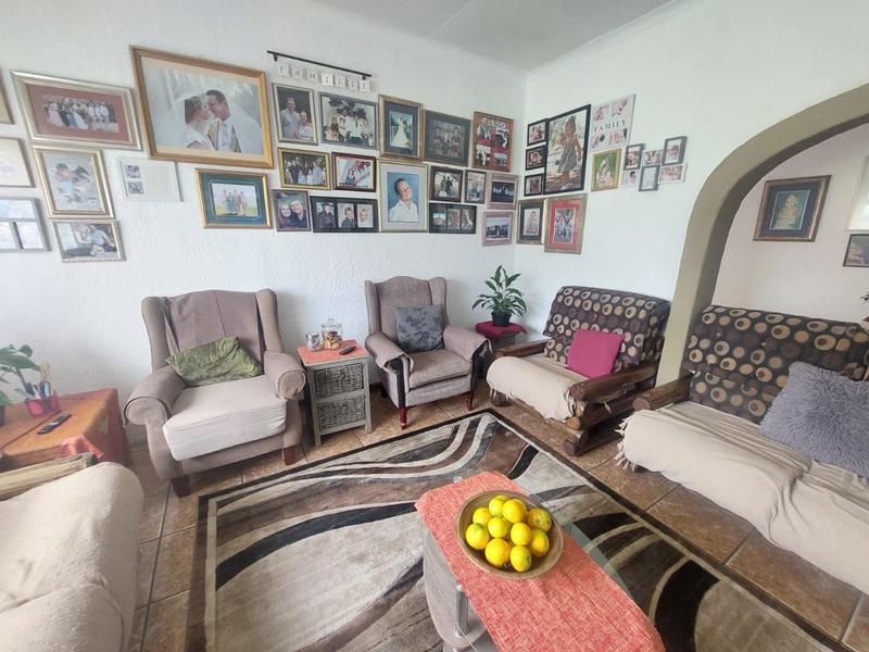 4 Bedroom Property for Sale in Loumarina A H Gauteng