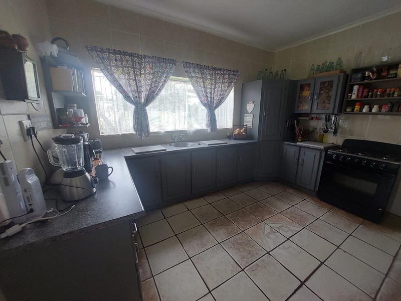 4 Bedroom Property for Sale in Loumarina A H Gauteng