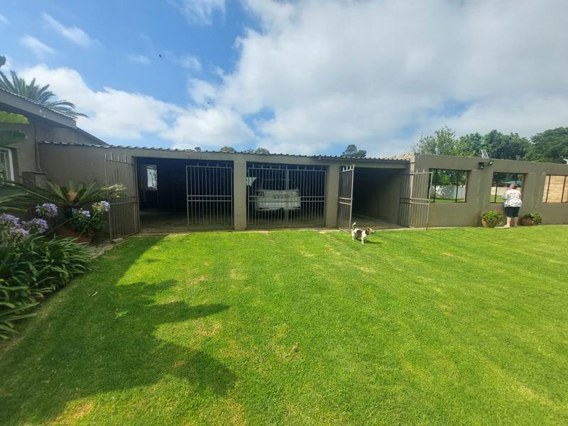 4 Bedroom Property for Sale in Loumarina A H Gauteng