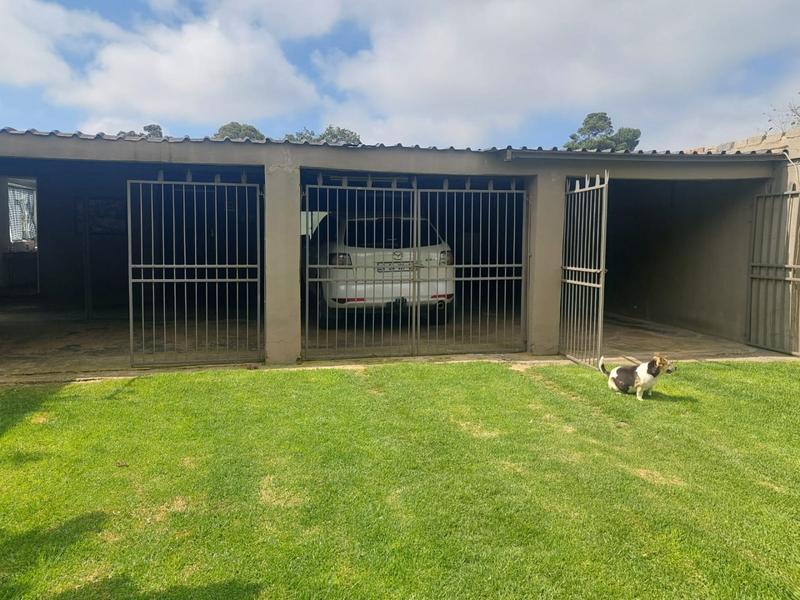 4 Bedroom Property for Sale in Loumarina A H Gauteng