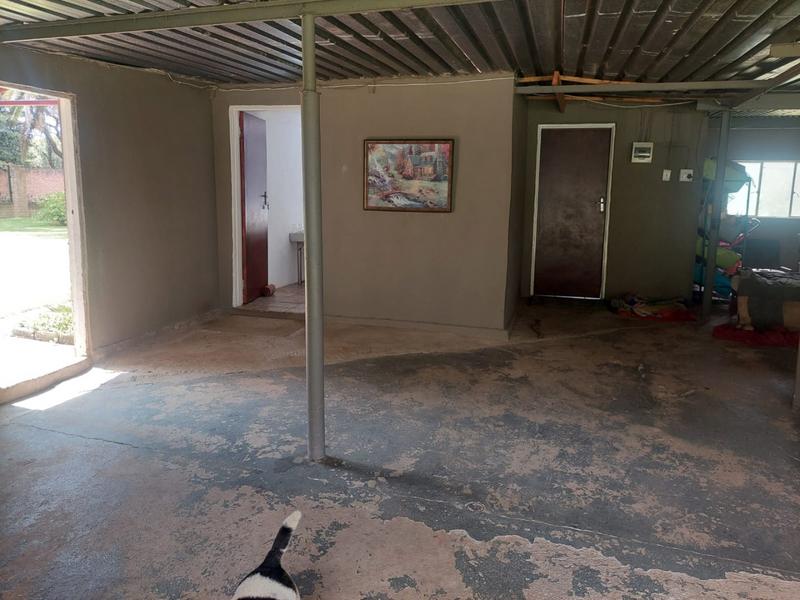 4 Bedroom Property for Sale in Loumarina A H Gauteng