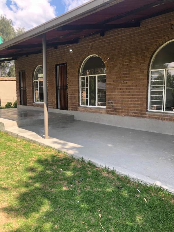 4 Bedroom Property for Sale in Loumarina A H Gauteng