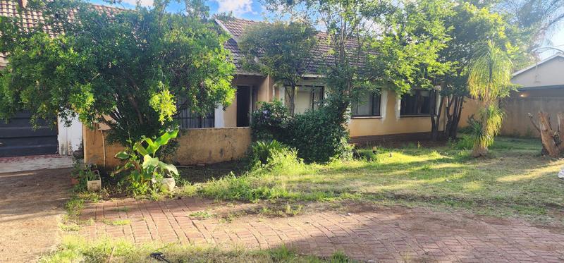 6 Bedroom Property for Sale in Brackenhurst Gauteng