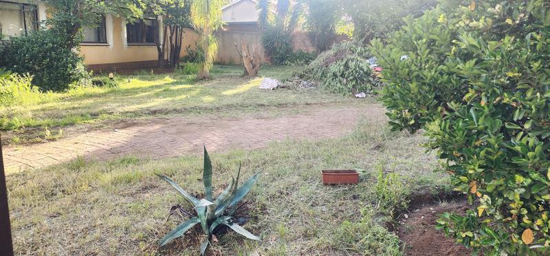 6 Bedroom Property for Sale in Brackenhurst Gauteng