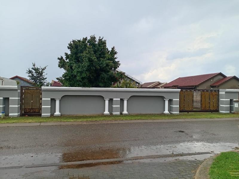 3 Bedroom Property for Sale in Crystal Park Gauteng