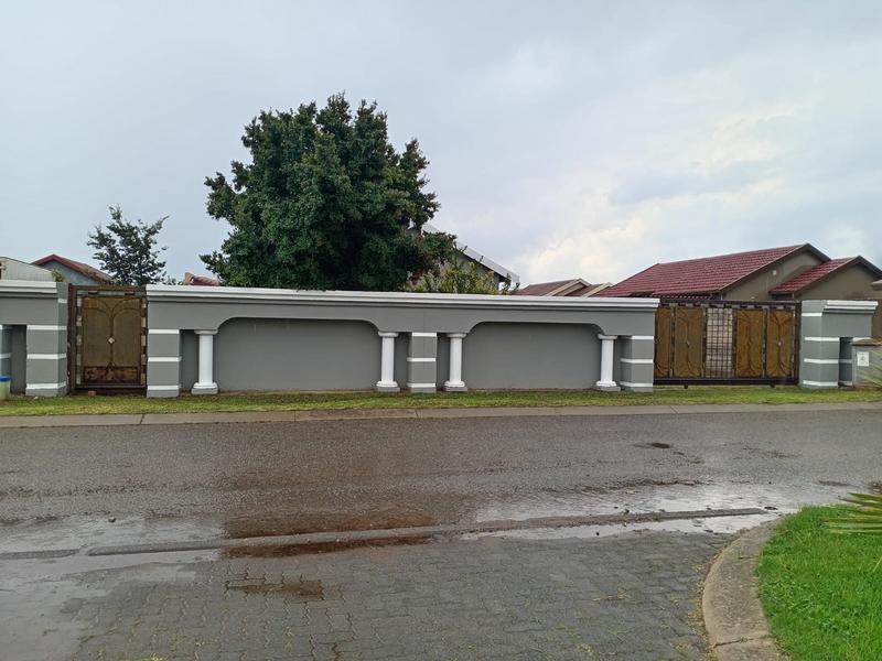 3 Bedroom Property for Sale in Crystal Park Gauteng