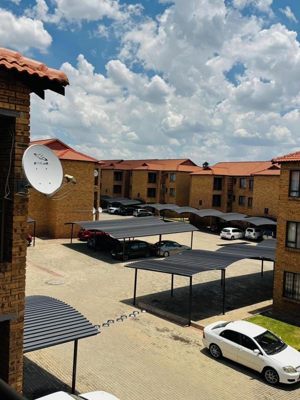 2 Bedroom Property for Sale in Cruywagenpark Gauteng