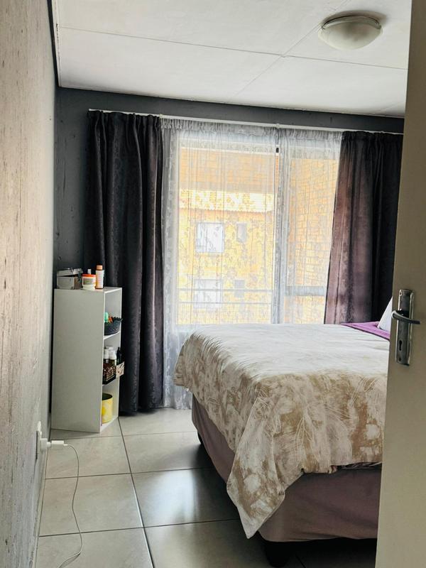2 Bedroom Property for Sale in Cruywagenpark Gauteng