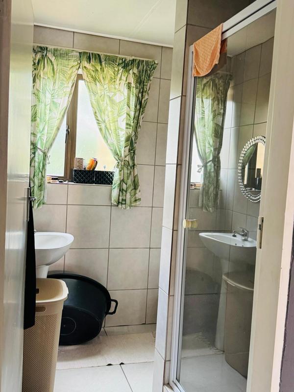 2 Bedroom Property for Sale in Cruywagenpark Gauteng