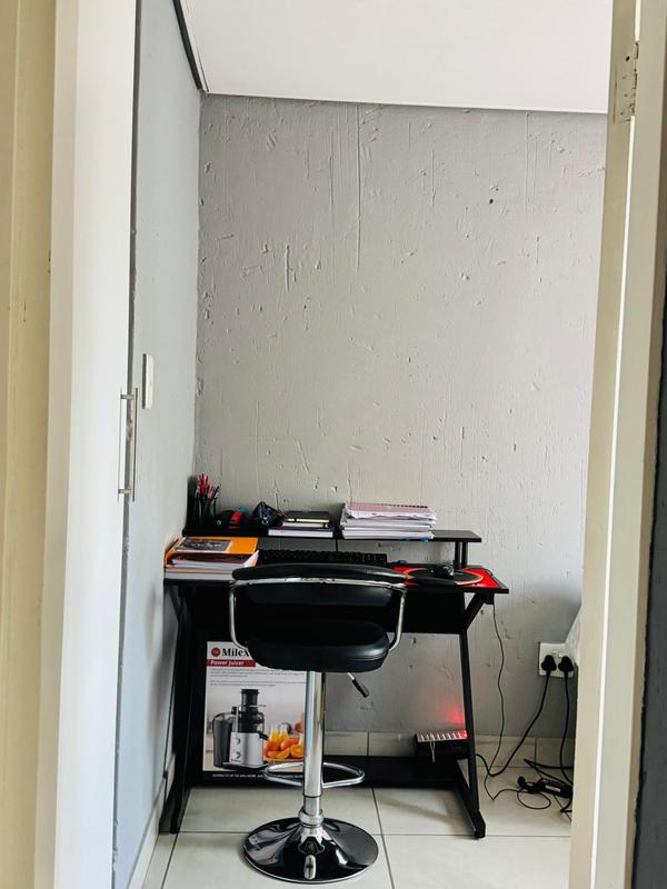 2 Bedroom Property for Sale in Cruywagenpark Gauteng