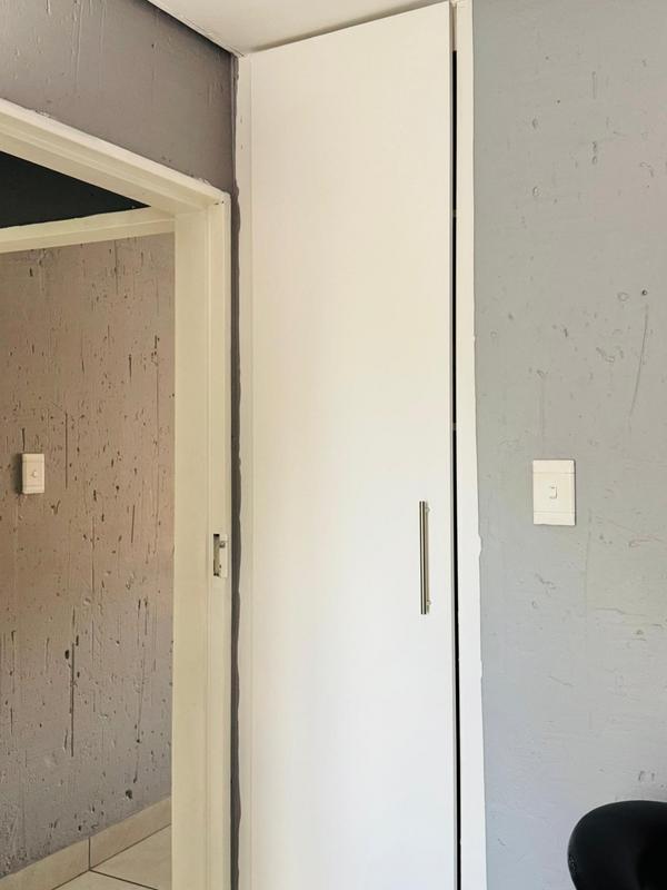 2 Bedroom Property for Sale in Cruywagenpark Gauteng