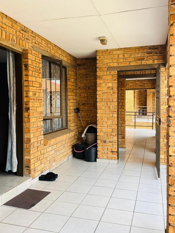 2 Bedroom Property for Sale in Cruywagenpark Gauteng