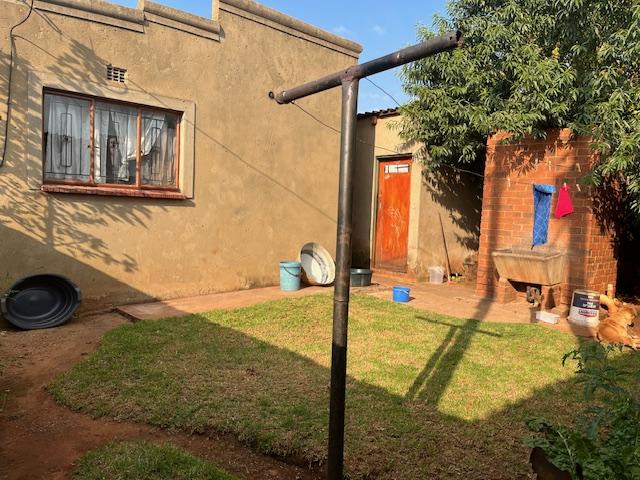 2 Bedroom Property for Sale in Zonkezizwe Gauteng