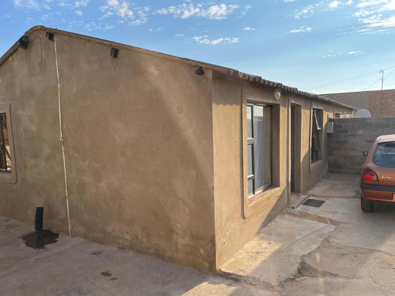 7 Bedroom Property for Sale in Zola Gauteng