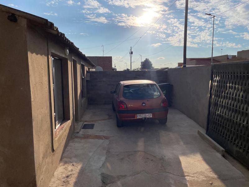 7 Bedroom Property for Sale in Zola Gauteng