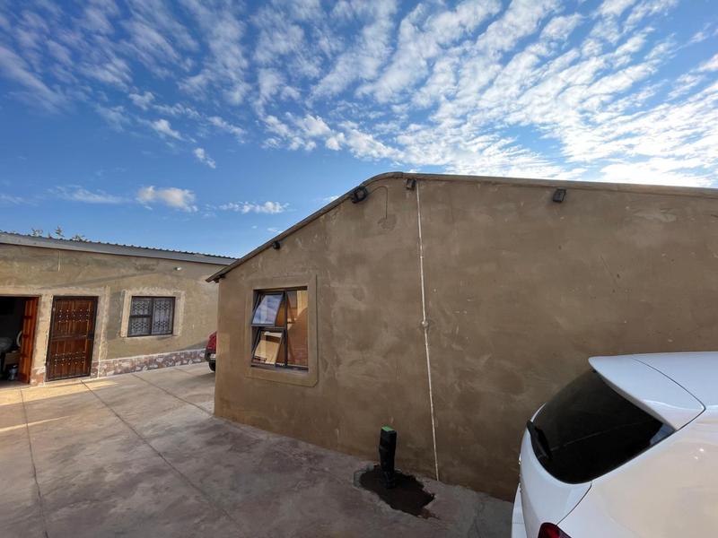 7 Bedroom Property for Sale in Zola Gauteng