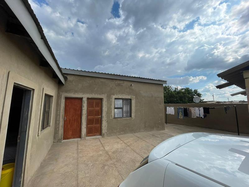 7 Bedroom Property for Sale in Zola Gauteng