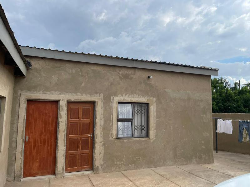 7 Bedroom Property for Sale in Zola Gauteng