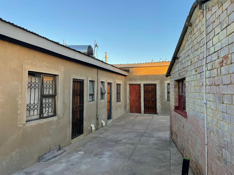 7 Bedroom Property for Sale in Zola Gauteng