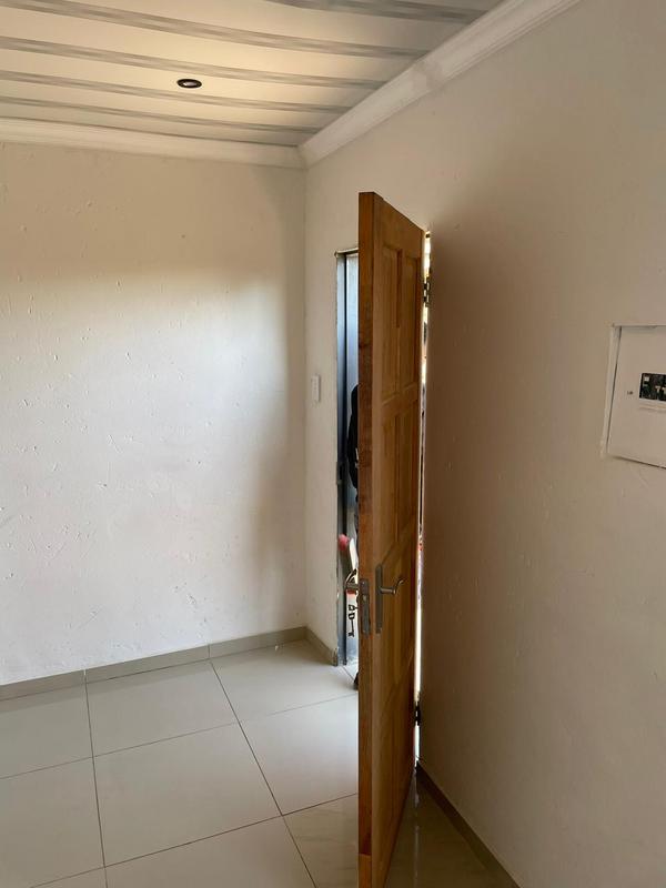 7 Bedroom Property for Sale in Zola Gauteng