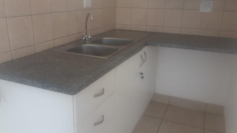 To Let 1 Bedroom Property for Rent in Highlands North Gauteng