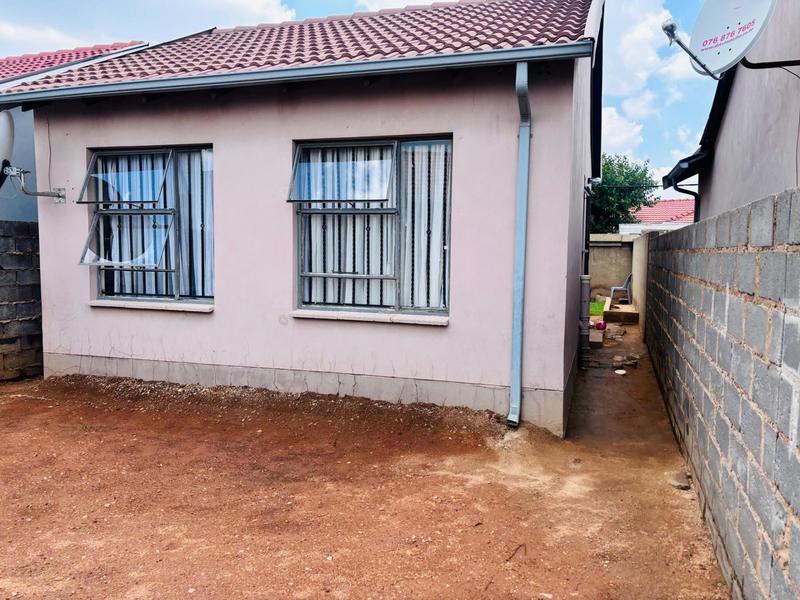2 Bedroom Property for Sale in Fleurhof Gauteng