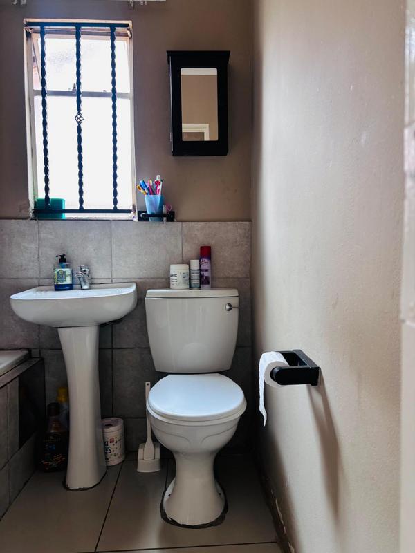 2 Bedroom Property for Sale in Fleurhof Gauteng