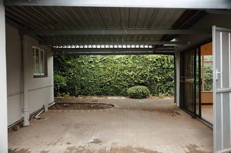 To Let 4 Bedroom Property for Rent in Lynnwood Glen Gauteng