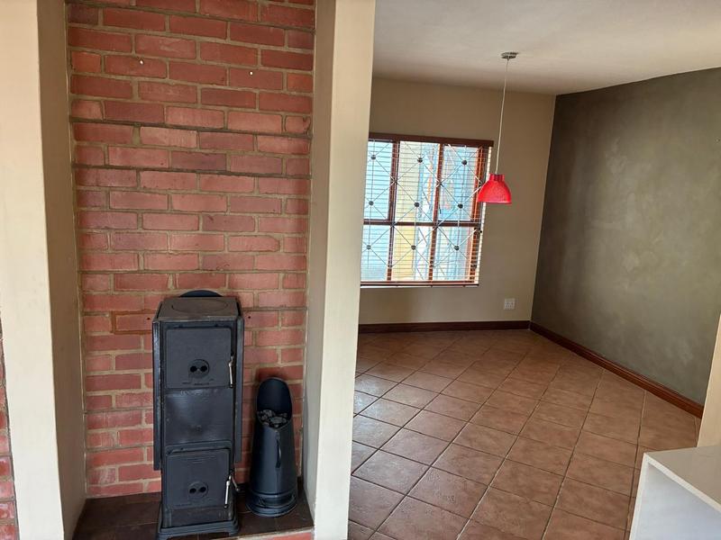 To Let 4 Bedroom Property for Rent in Waterkloof Ridge Gauteng