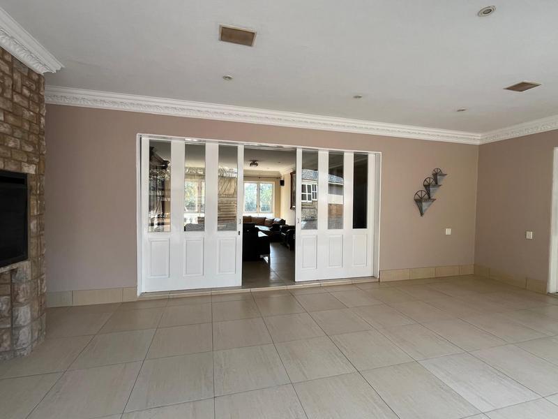 To Let 5 Bedroom Property for Rent in Waterkloof Ridge Gauteng