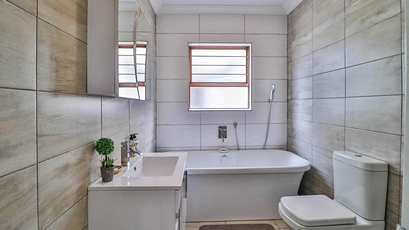 To Let 2 Bedroom Property for Rent in Paulshof Gauteng